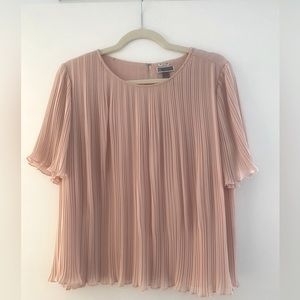 Cheslea28 Pink Pleated Top. Size M.